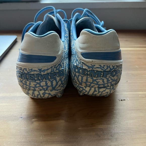 Jordan Tiempo Soccer Cleats - Picture 4 of 5